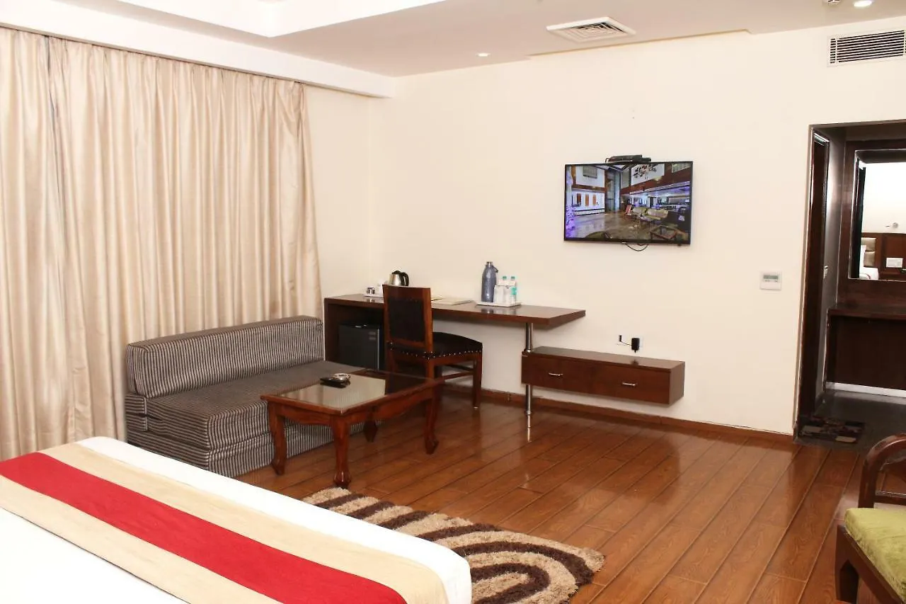 ***  Hotel Swan Zirakpur Chandīgarh India